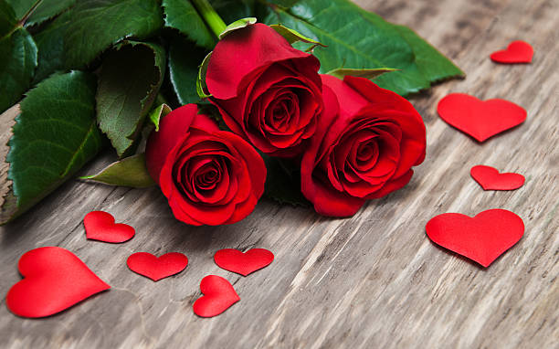 istock Red roses and hearts 638911910