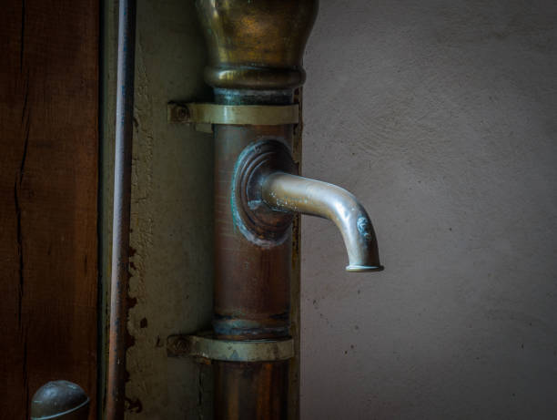 istock The old water tap at wall in a room 638920762
