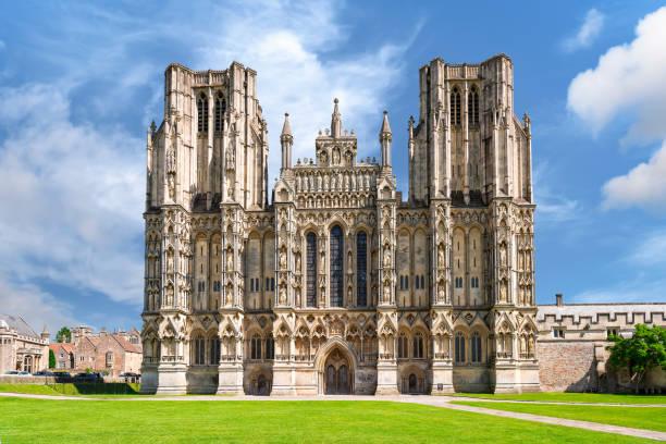 west front of wells cathedral - somerset west imagens e fotografias de stock