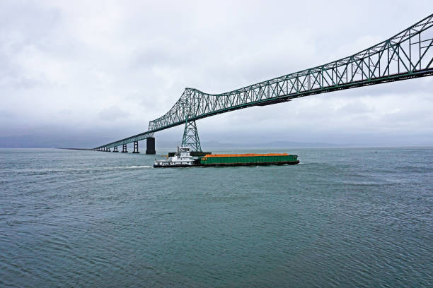 istock pusher tug on the Columbia river 638943996