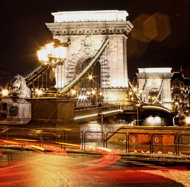 istock Chain Bridge at night in wintertime 638953682