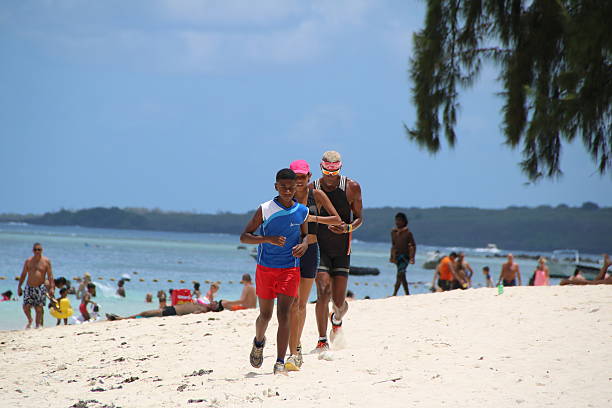 plaża w flic en flac, mauritius, ocean indyjski, afryka - lifestyles south africa sport horizontal zdjęcia i obrazy z banku zdjęć