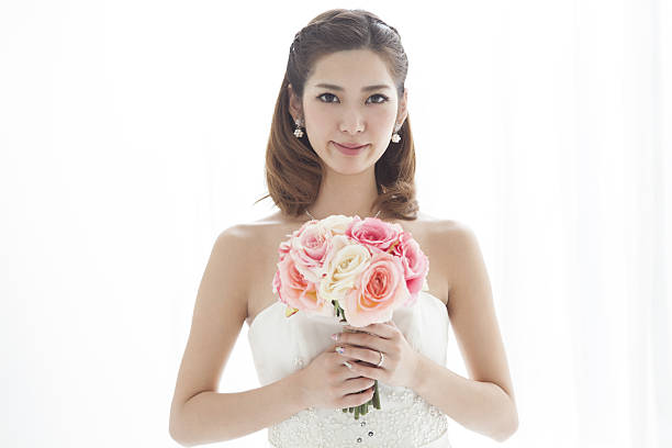 istock Close-up of a bride with a red bouquet. 638989796