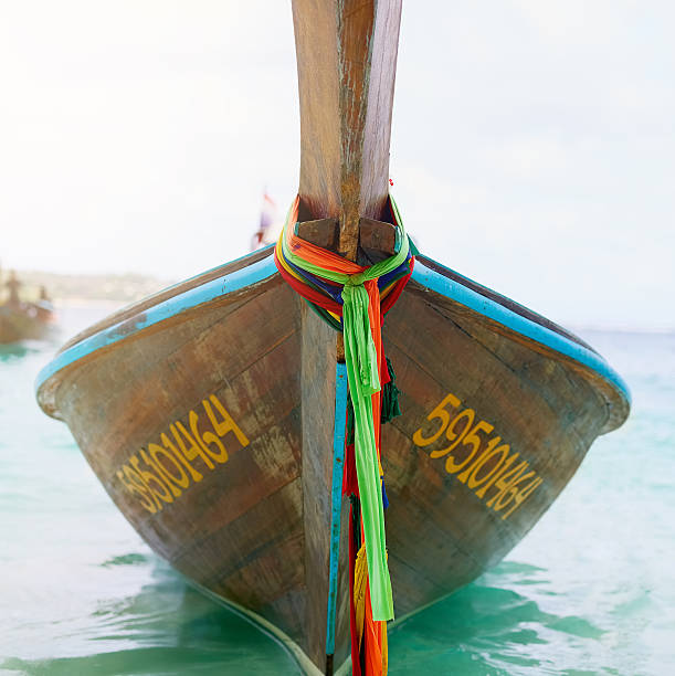 여행을 떠나세요 - rowboat nautical vessel stern wood 뉴스 사진 이미지