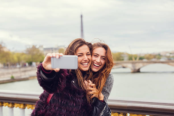 istock Friends in Paris 639009988