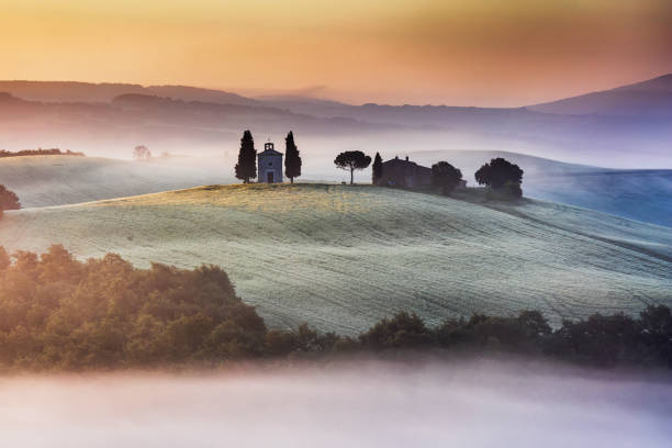istock Tuscany church on the hill 639021790
