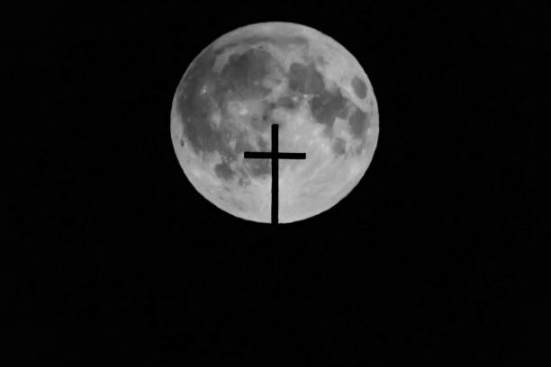 istock Full moon behind a church cross 639022632
