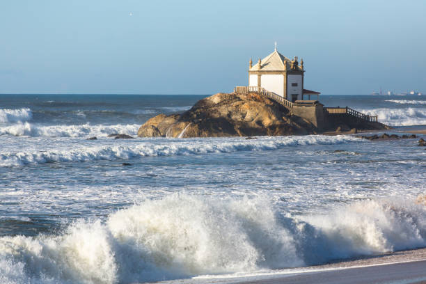 istock Miramar Beach (Praia de Miramar) and chapel Senhor da Pedra 639023092