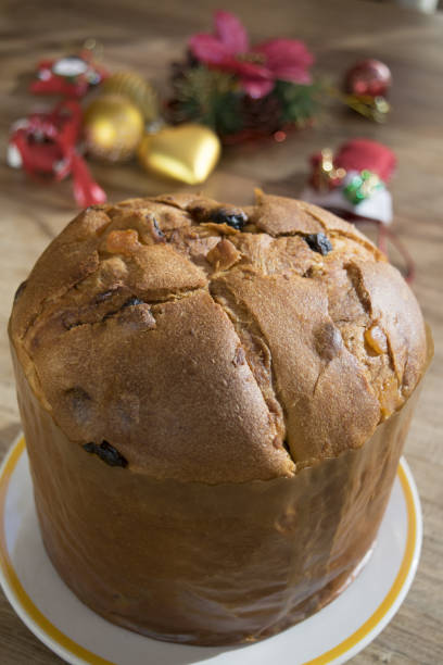 istock Christmas Italian panettone 639032412