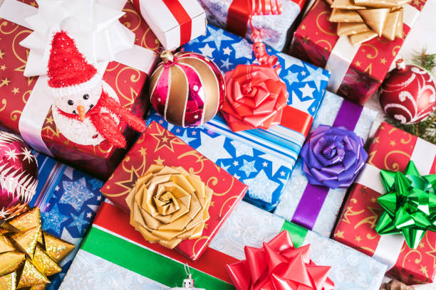 istock lot of christmas presents 639033102