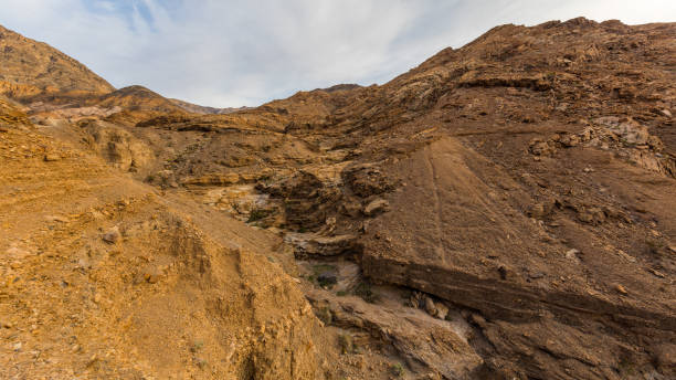 istock Narrow canyon with vertical walls on both sides. 639035282