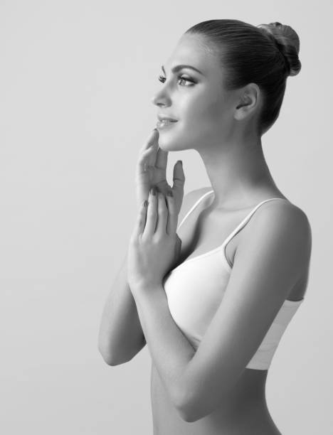 istock Young woman on grey (monochrome version) 639039770