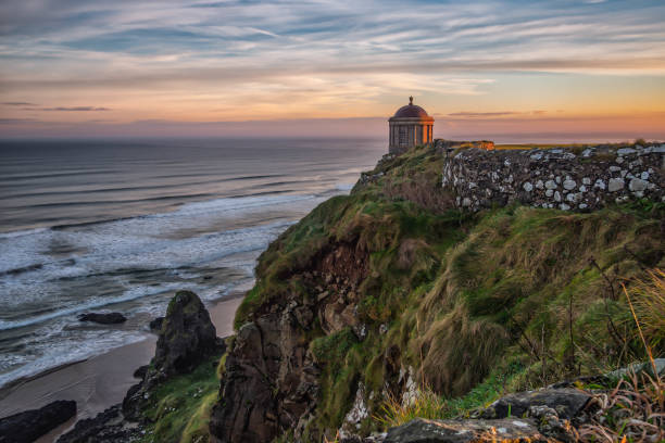 mussenden temple - abfahrtslauf stock-fotos und bilder