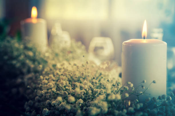 istock Romantic valentine candle background 639054356