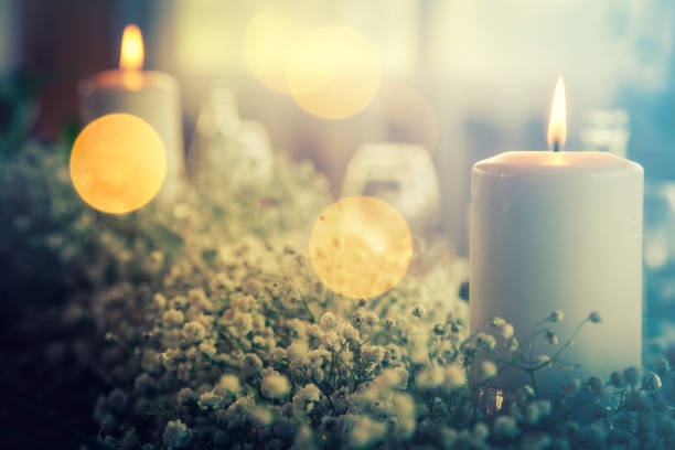 istock Romantic valentine candle background 639054406