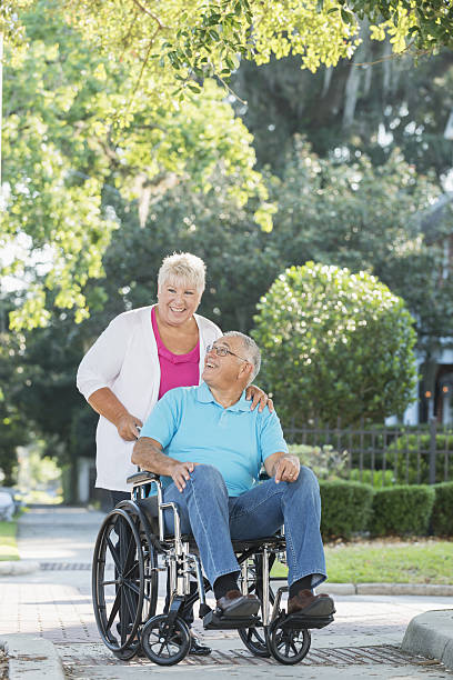 歩きに出る先輩夫婦、車椅子の男 - senior adult couple care spring ストックフォトと画像