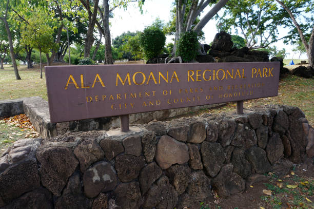 istock Ala Moana Regional Park - Sign 639062638