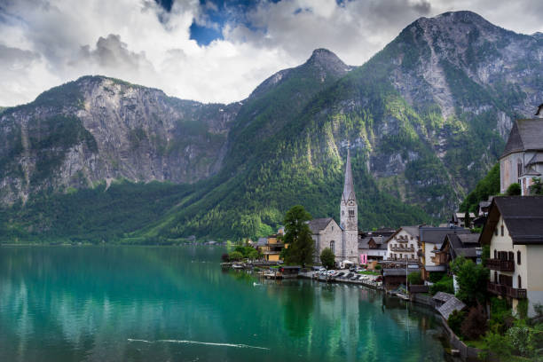istock Beautiful Austrian mountains and small village Hallstatt 639067312
