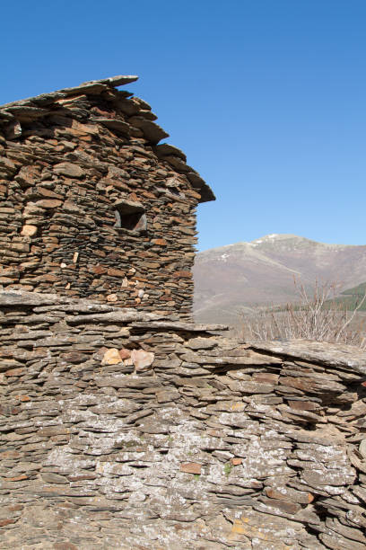 istock Slate house with the Ocejon Peak in the background 639075984