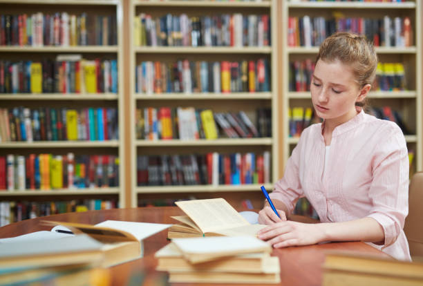 istock Keen on literature 639080170
