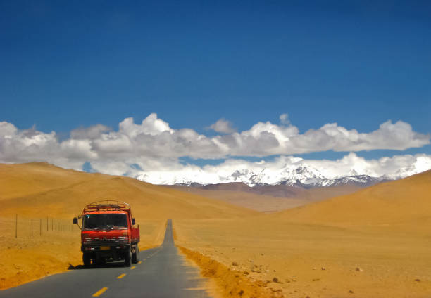istock expressway and truck 639086518