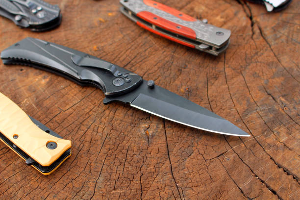 istock knife on wood 639091162