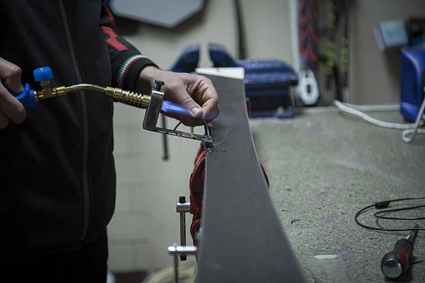 istock Ski repair shop 639099122