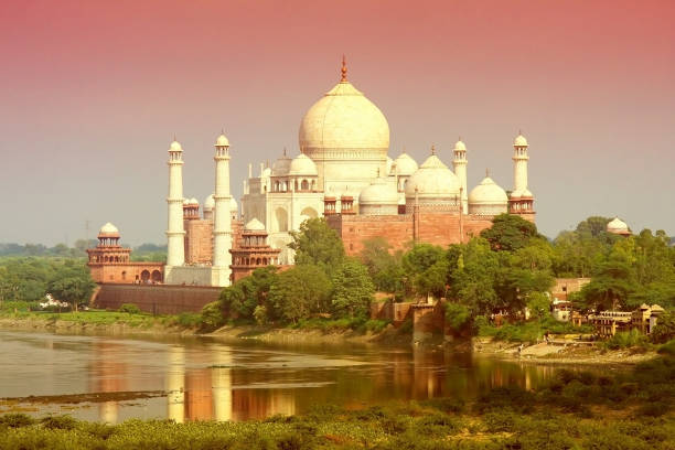 istock Taj Mahal in Agra, India 639099342