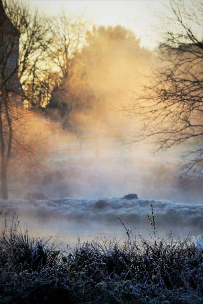 istock WINTER FROSTY MORNING 639101716