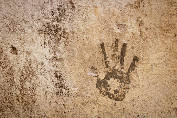 istock Hand print on old cement floor 639112582