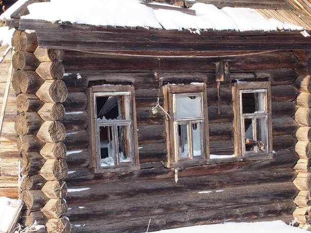 istock The destroyed house 639117814