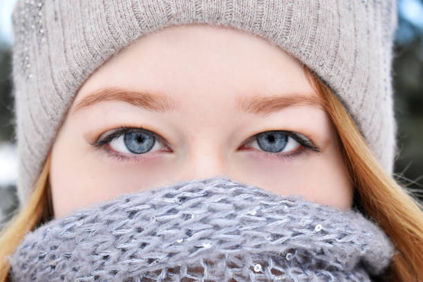 istock Young girl wearing a scarf 639128578