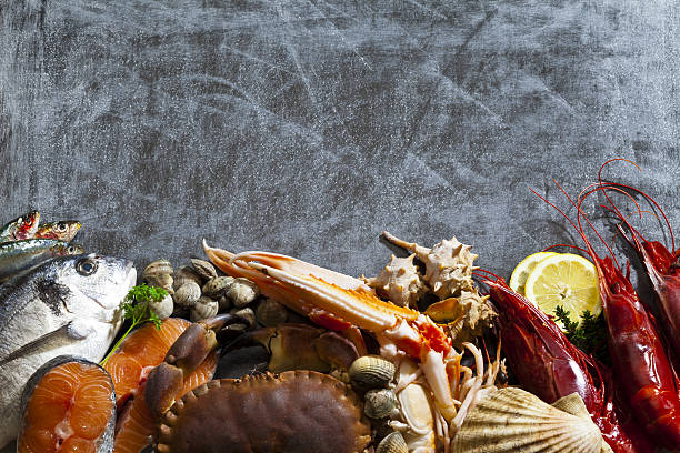 istock Seafood border with dark copy space 639130624