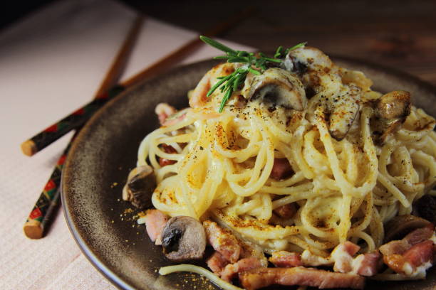 istock noodles with ham and mushrooms 639142172
