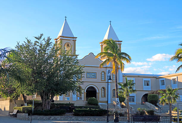 iglesia católica y misión- san josé del cabo al atardecer - town san jose del cabo mexico color image fotografías e imágenes de stock