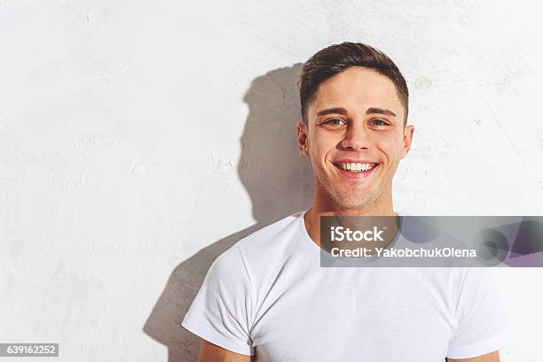 Foto de Cara Alegre Expressando Sua Felicidade e mais fotos de stock de Sorrindo - Sorrindo, Homem Homossexual, Pessoa Gay