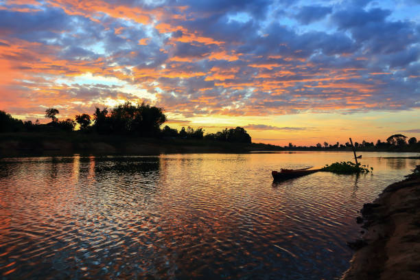 istock Beautiful atmosphere sunrise. 639162338