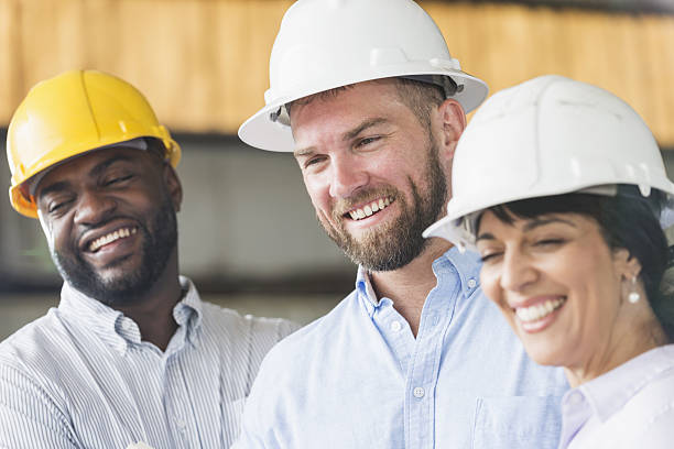 istock Group of workers wearing hardhats 639165530