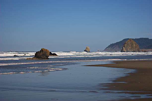 istock Oregon Coast Sea Stacks IV 639166216