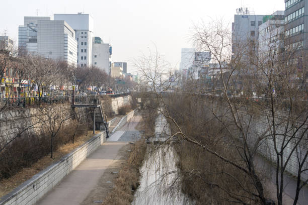 istock cheonggyecheon in winter 639166690