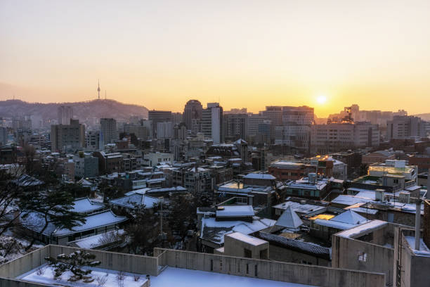 istock sunset over Seoul 639169714