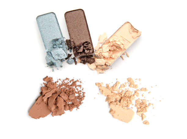 istock Broken neutral eye shadow make up trio isolated 639173774