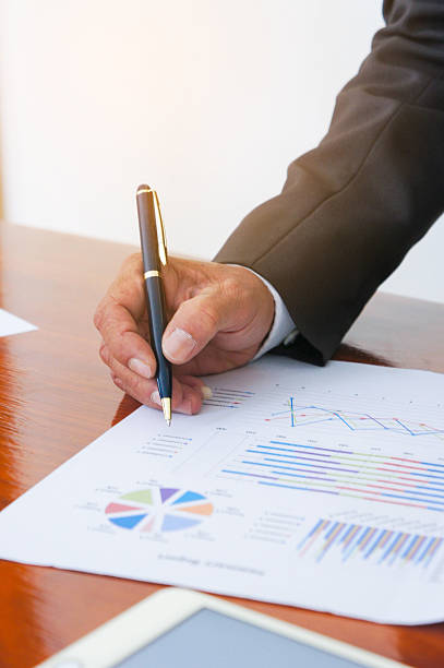 istock Business meetings, documents, sales analysis, Analysis Results 639174612