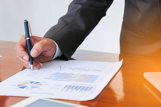 istock Business meetings, documents, sales analysis, Analysis Results 639174714