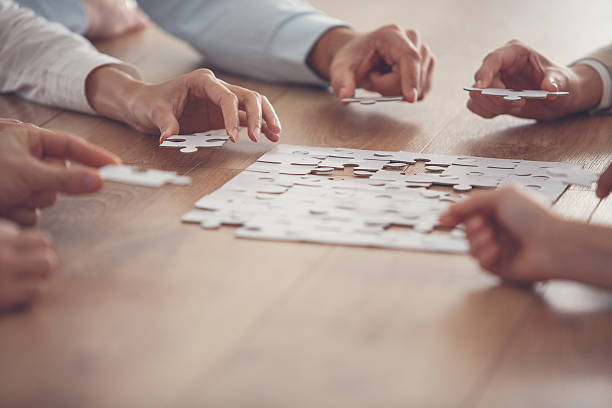 istock Business people putting together jigsaw puzzle 639200908