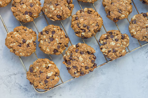 istock Flourless peanut butter, oatmeal and chocolate chips cookies, horizontal 639201430