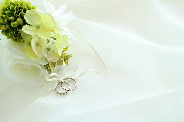 istock wedding rings and flower 639207300
