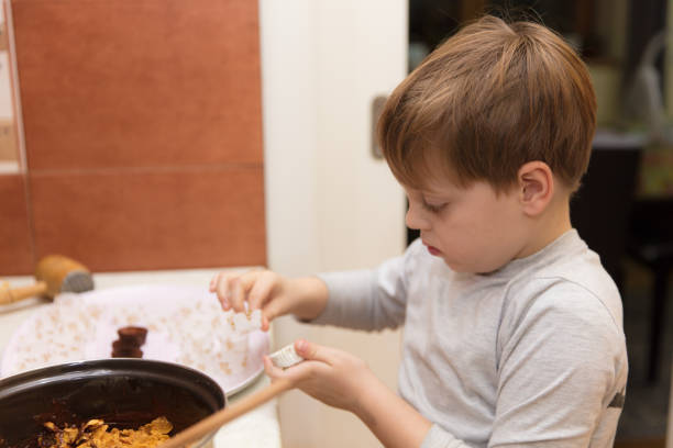 istock Little boy making cookies 639207342