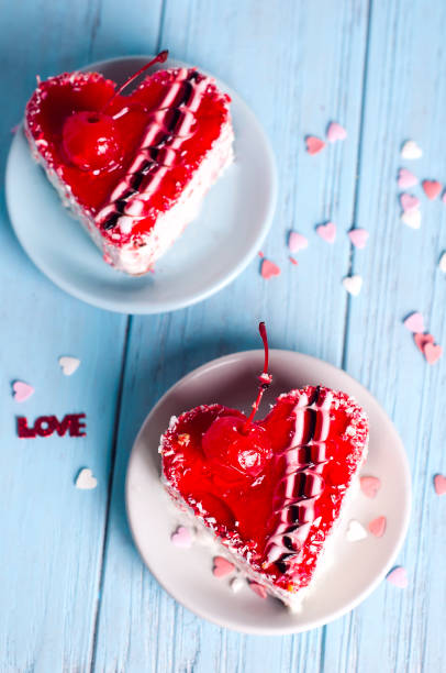 istock Heart cake dessert 639208612