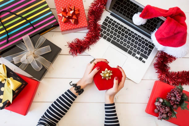 istock Xmas online shopping with gift boxes 639218072